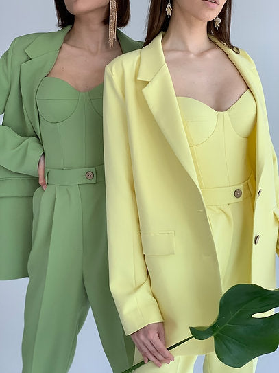 Amaris — Conjunto: blazer, croptop corset y pantalón