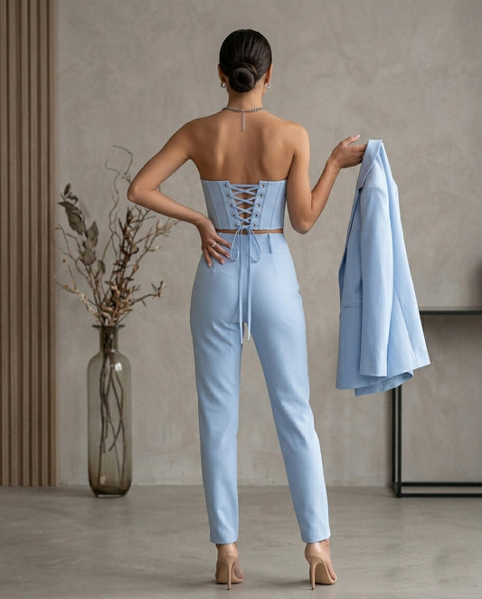 Aricia — Conjunto: blazer, croptop corset y pantalón bota recta