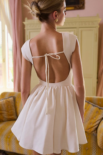 Marianne — Vestido mini espalda descubierta con lazo