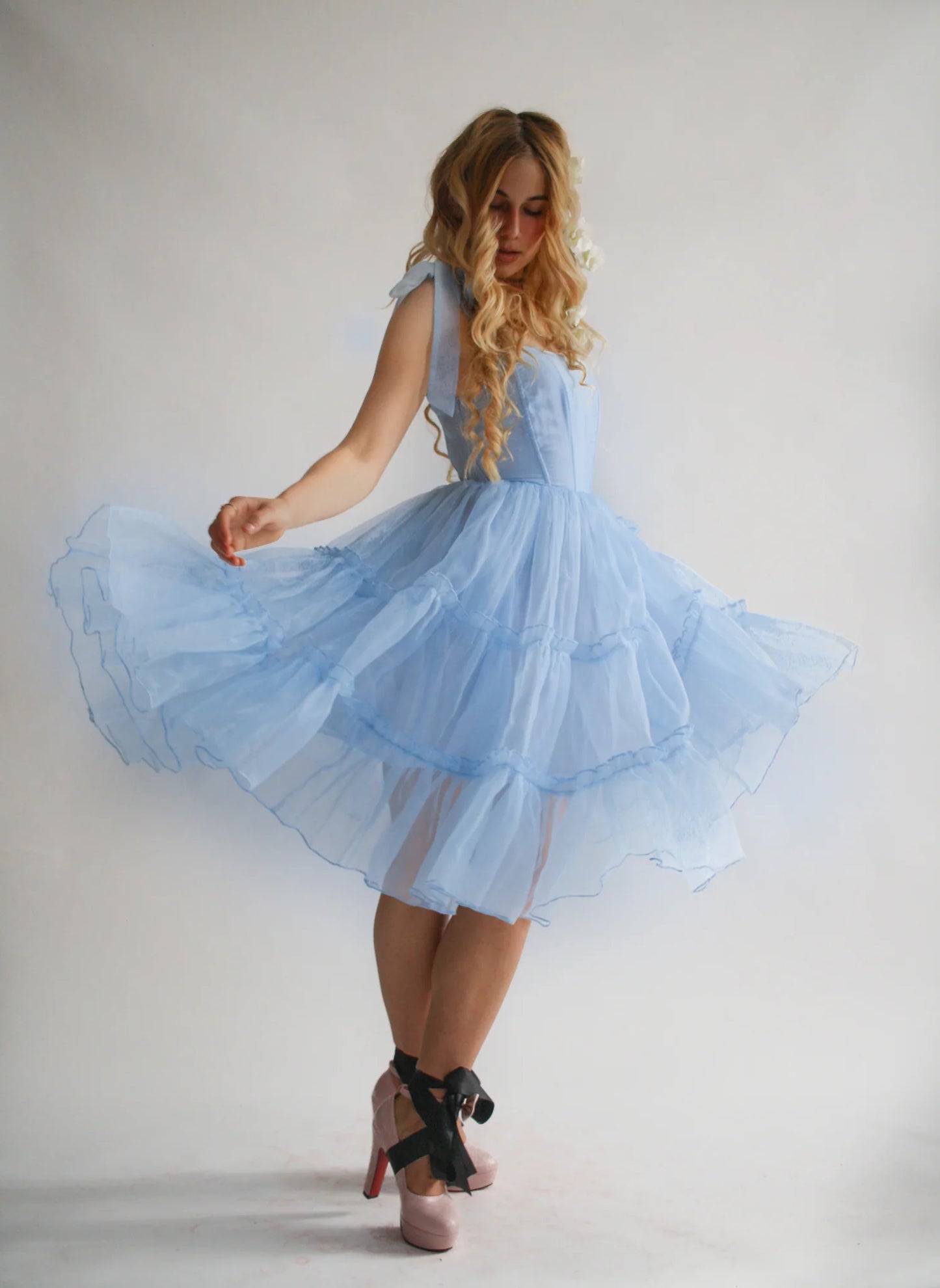Saffira — Vestido midi corset con volantes y lazos