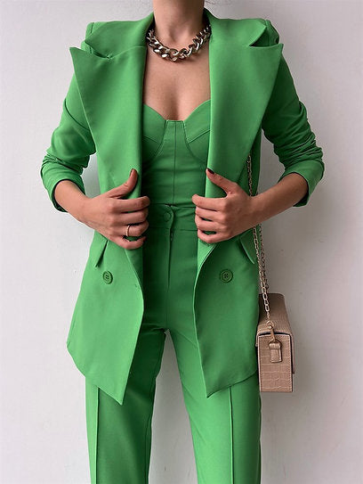 Vivenne — Conjunto: blazer, croptop encauchado y pantalón