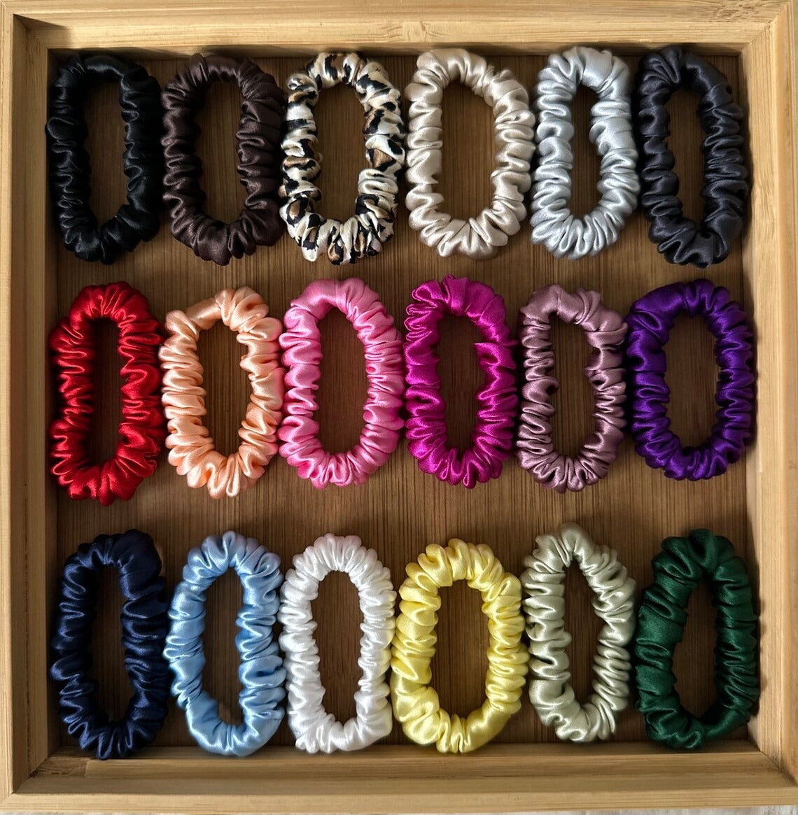 Scrunchie delgada
