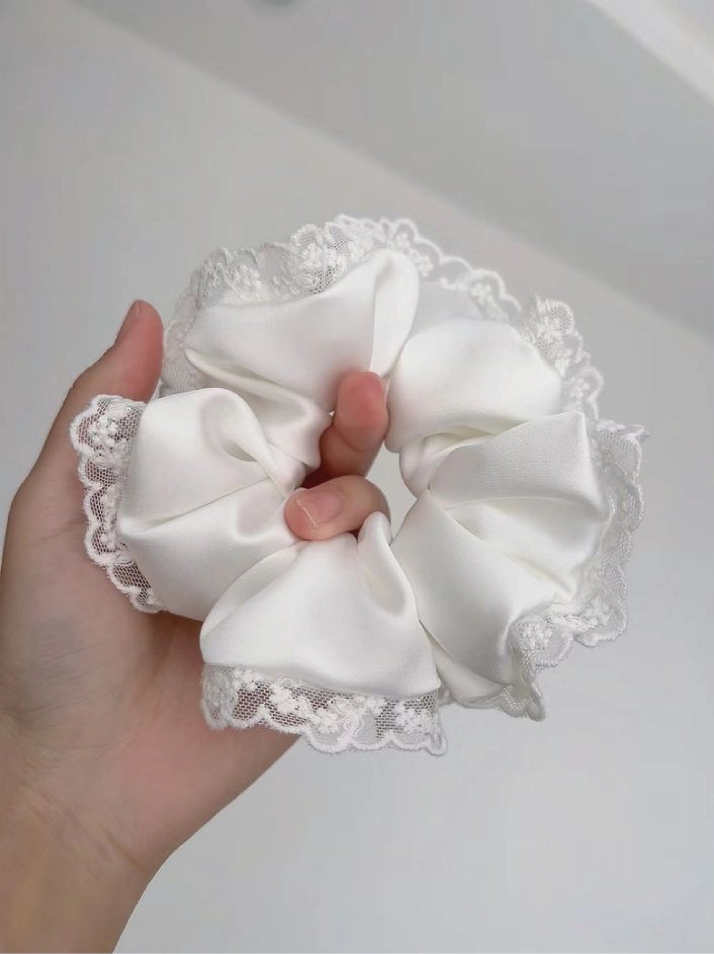 Scrunchie con encaje