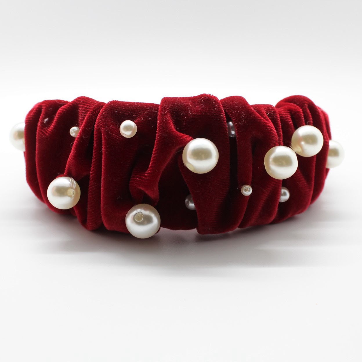 Diadema fruncida velvet con perlas