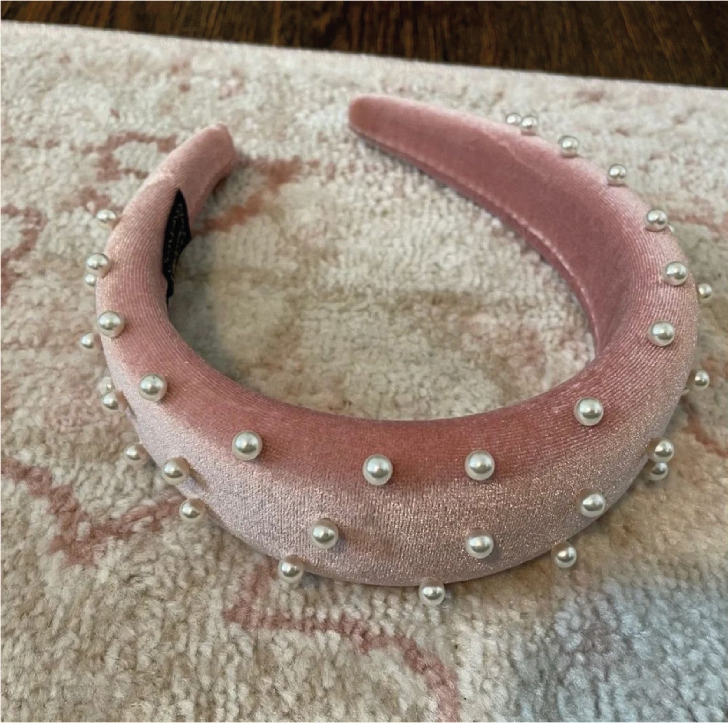 Diadema acolchada velvet con perlas