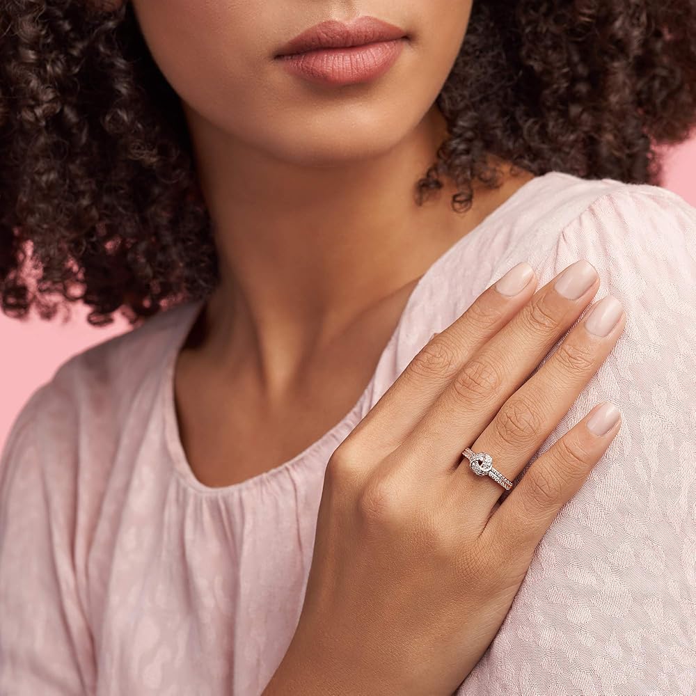 Anillo nudo oro rosa con circonitas
