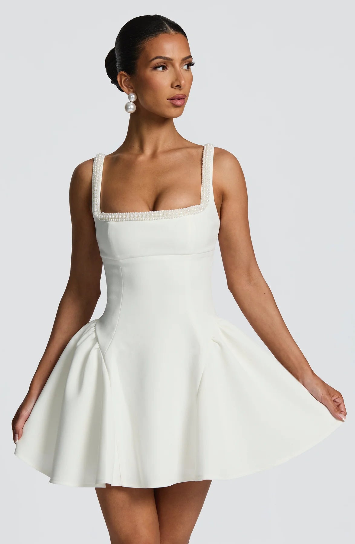 Abigaíl — Vestido mini con perlas
