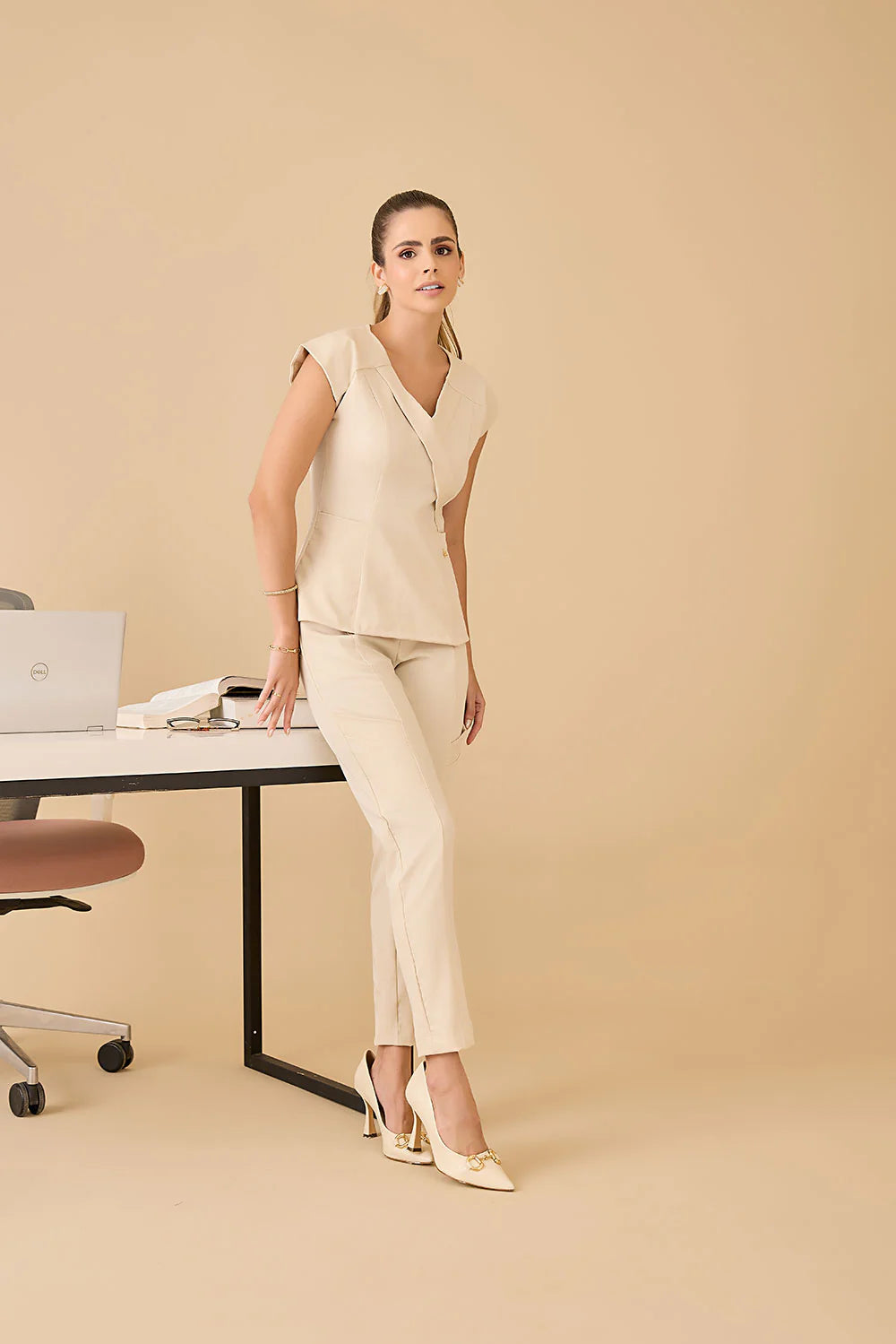 Adela — Uniforme