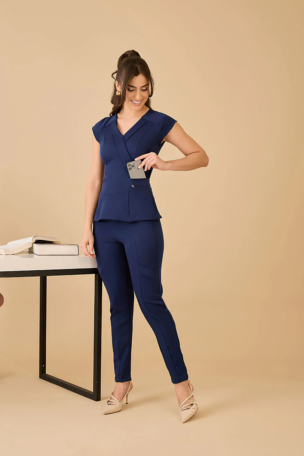 Adela — Uniforme