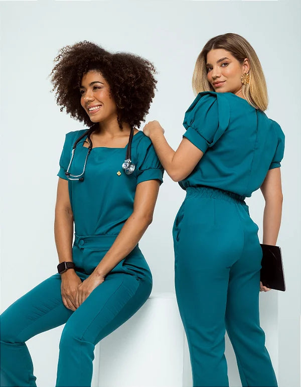 Adriana — Uniforme con pantalón encauchado