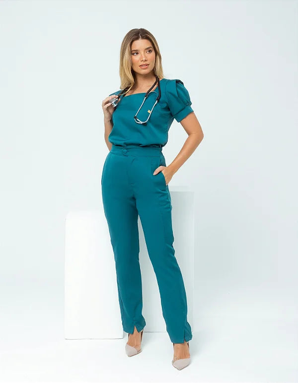 Adriana — Uniforme con pantalón encauchado