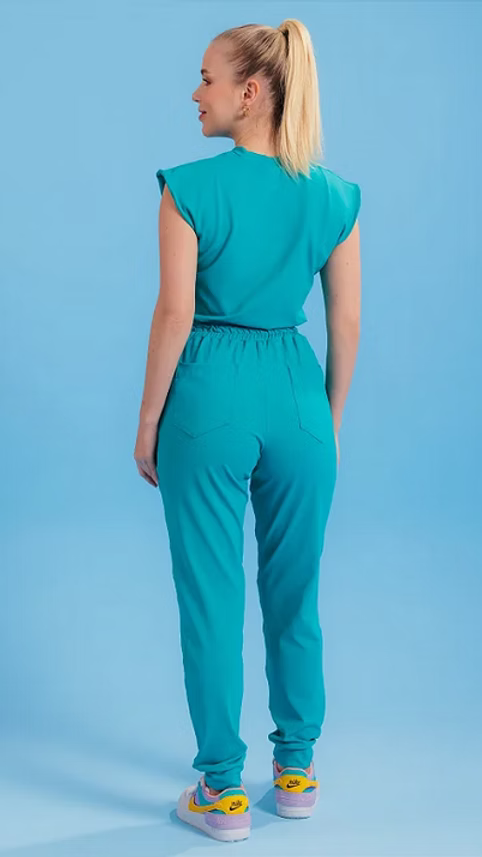 Angélica — Uniforme con pantalón encauchado