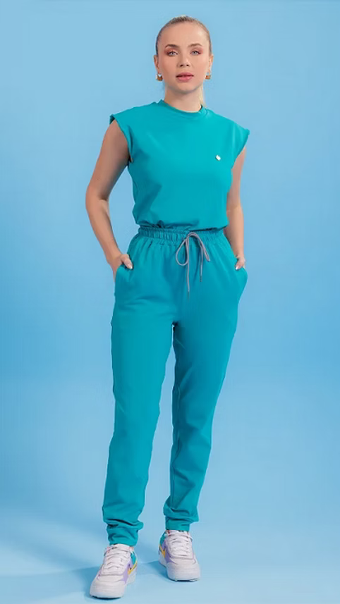 Angélica — Uniforme con pantalón encauchado