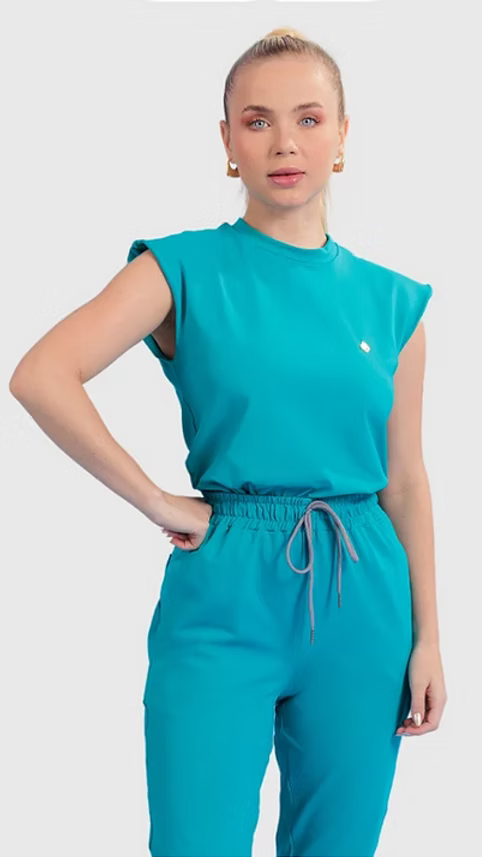 Angélica — Uniforme con pantalón encauchado