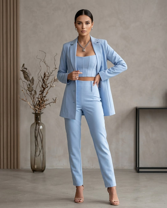 Aricia — Conjunto: blazer, croptop corset y pantalón bota recta