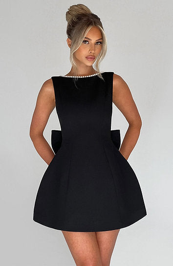 Avril — Vestido mini con perlas y moño