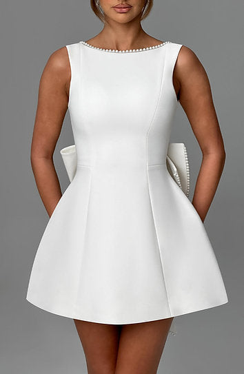 Avril — Vestido mini con perlas y moño