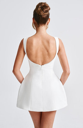 Avril — Vestido mini con perlas y moño
