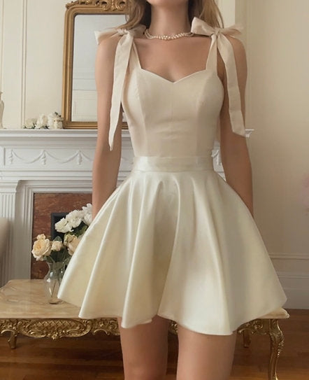 Caitlyn — Conjunto: corset con lazos y falda