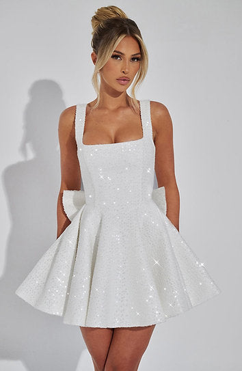 Carrie — Vestido mini con moño