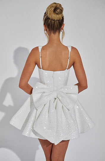 Carrie — Vestido mini con moño