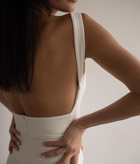 Eleonora — Vestido midi ajustado con espalda descubierta