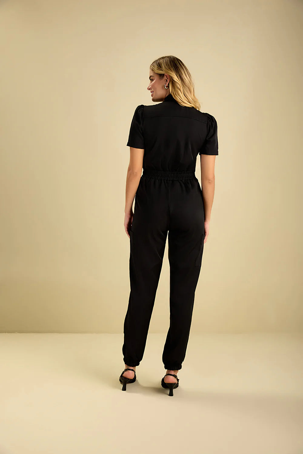 Elizabeth — Uniforme enterizo con pantalón encauchado y lazo