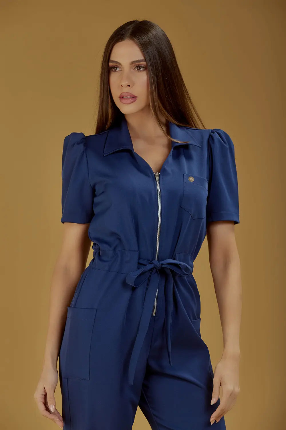Elizabeth — Uniforme enterizo con pantalón encauchado y lazo