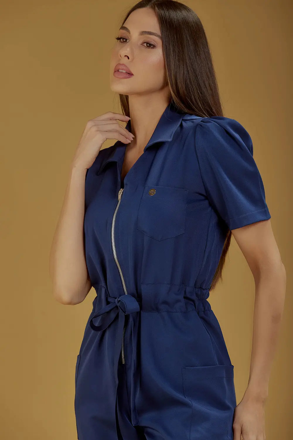 Elizabeth — Uniforme enterizo con pantalón encauchado y lazo