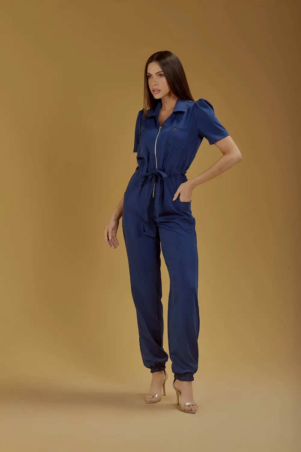 Elizabeth — Uniforme enterizo con pantalón encauchado y lazo