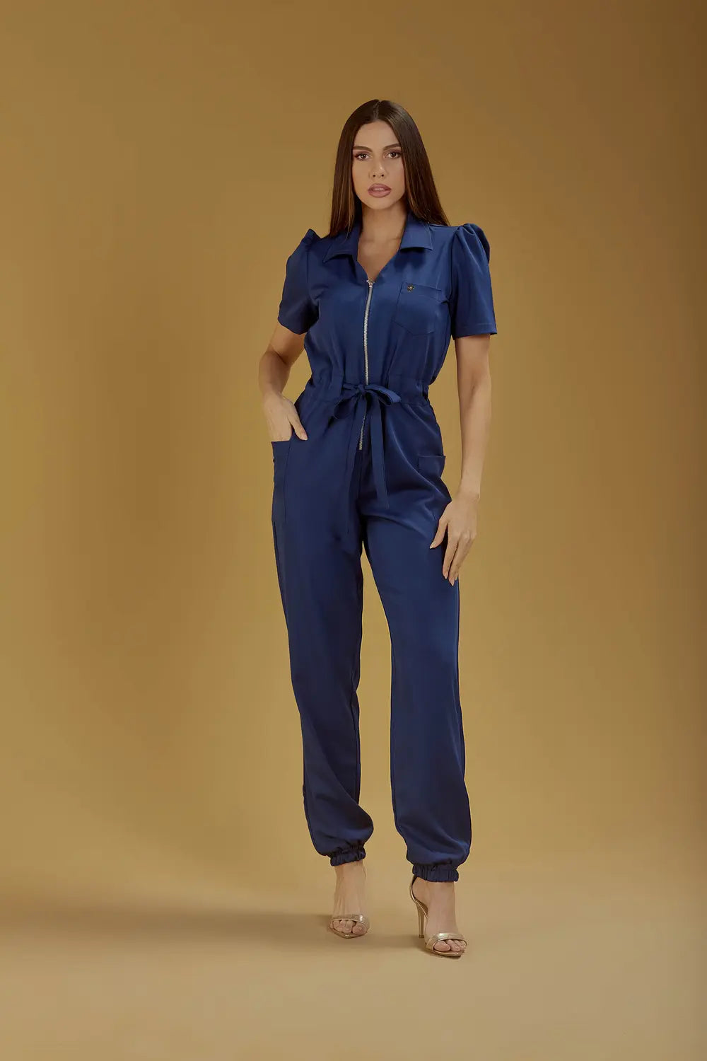 Elizabeth — Uniforme enterizo con pantalón encauchado y lazo