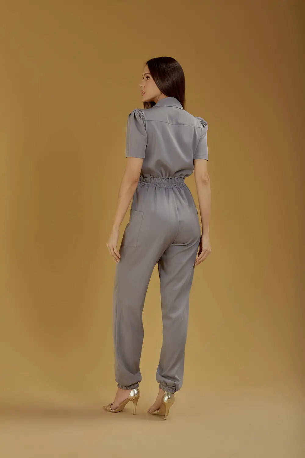 Elizabeth — Uniforme enterizo con pantalón encauchado y lazo