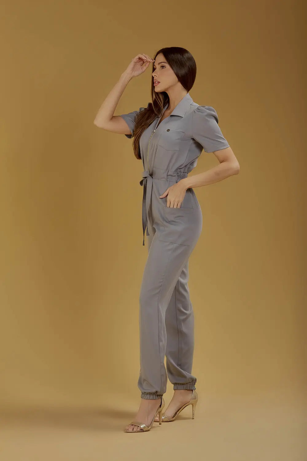 Elizabeth — Uniforme enterizo con pantalón encauchado y lazo