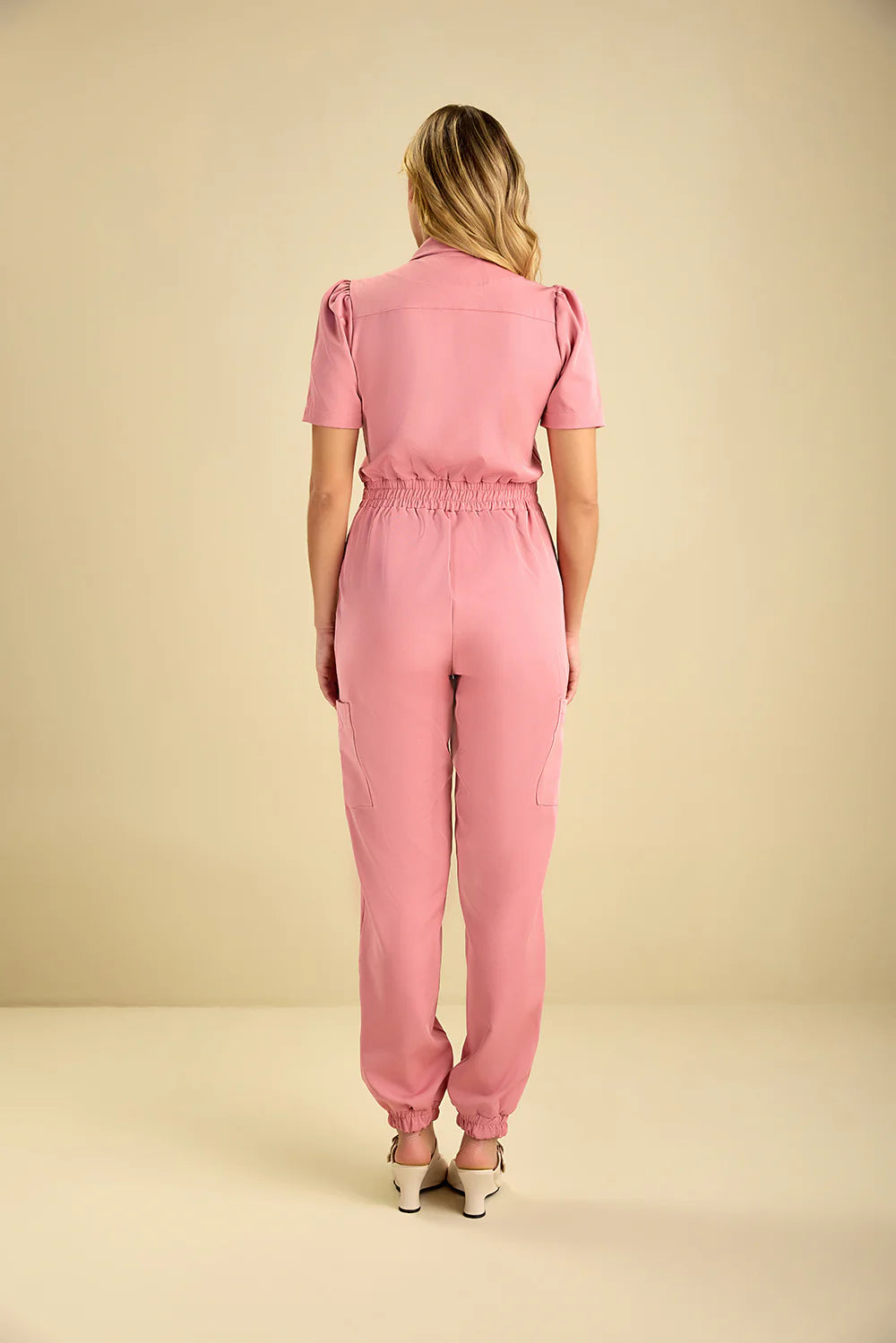 Elizabeth — Uniforme enterizo con pantalón encauchado y lazo