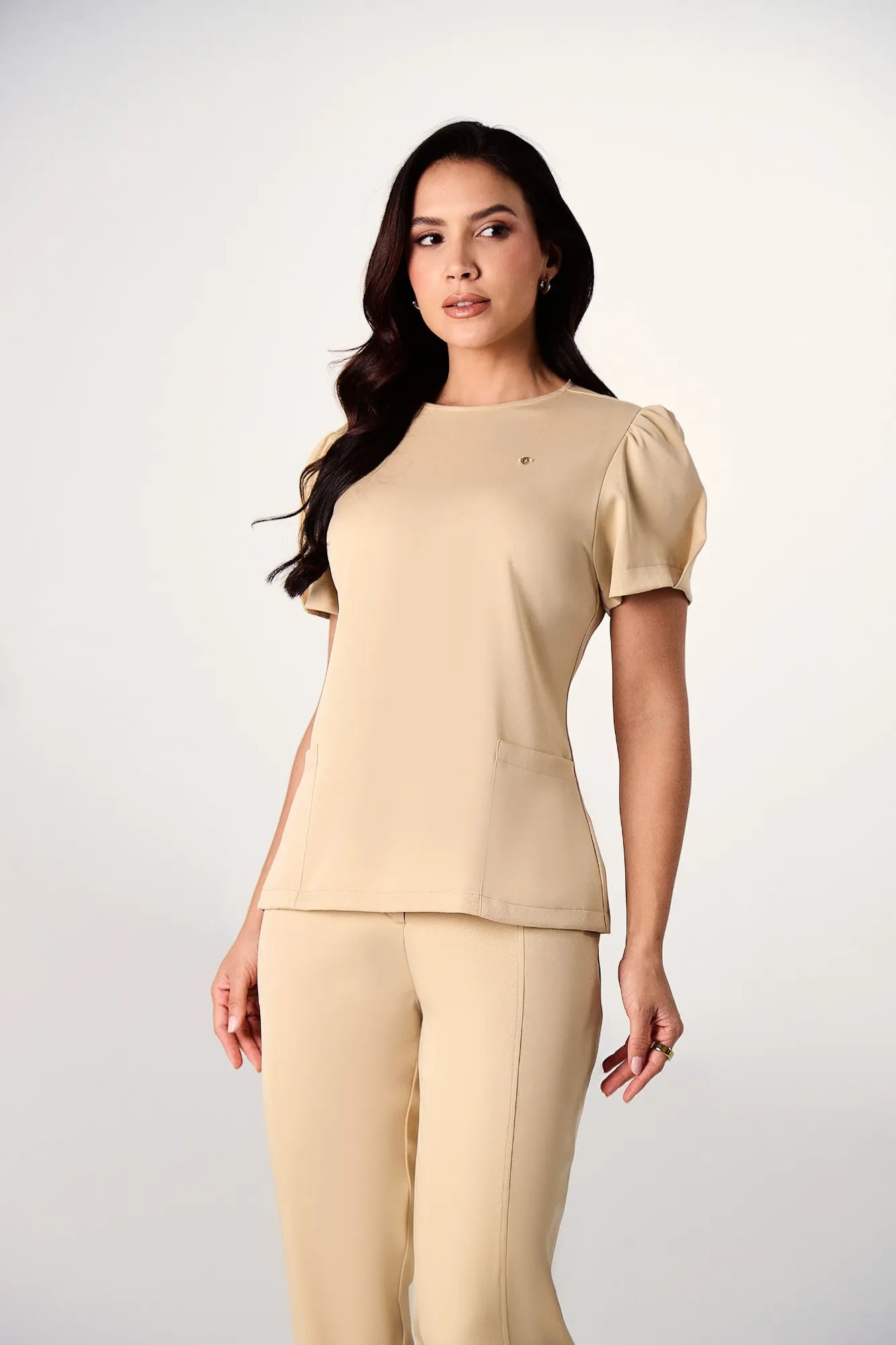 Érica — Uniforme con pantalón encauchado