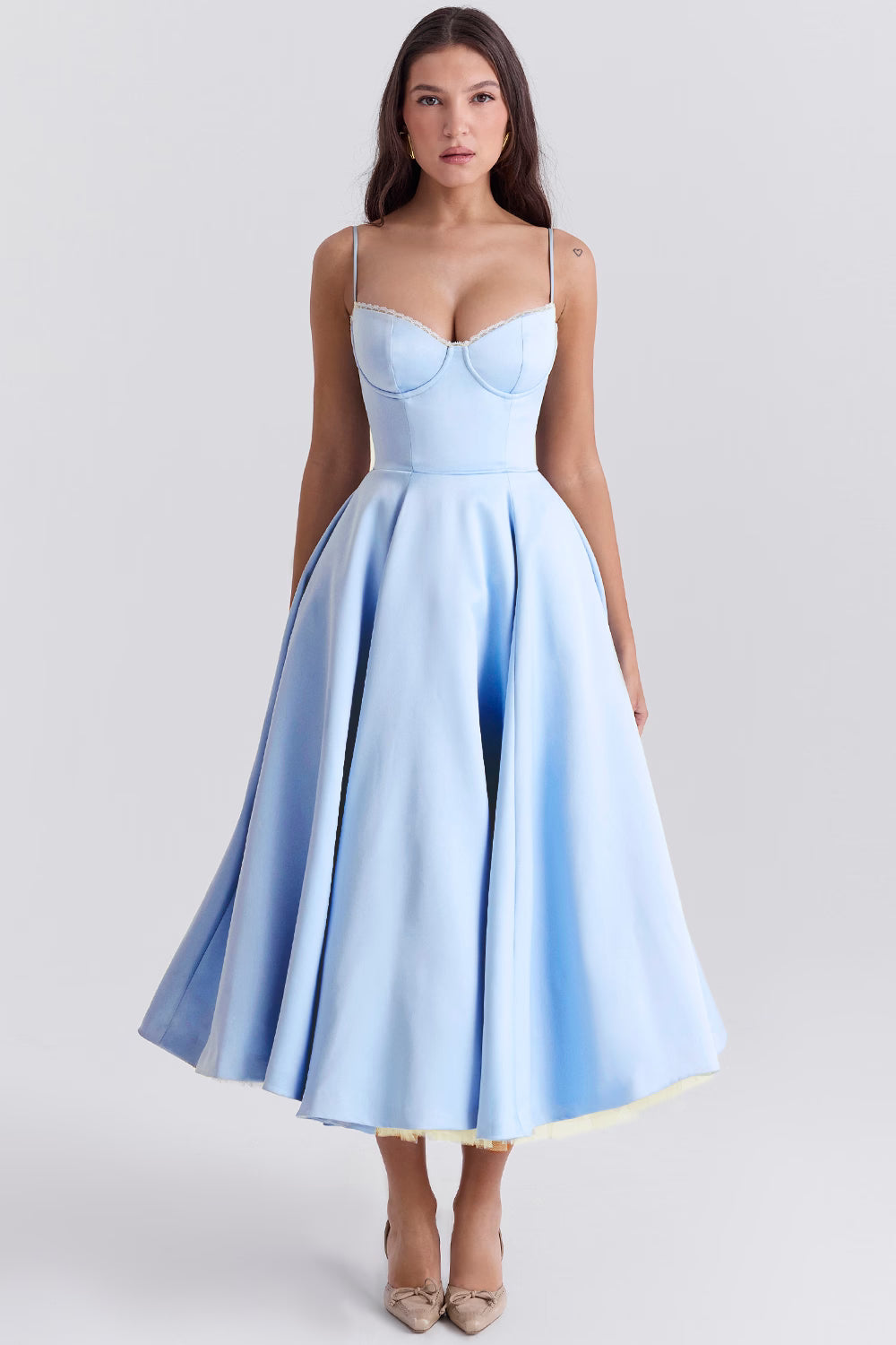 Evangeline — Vestido midi con transparencia a los costados