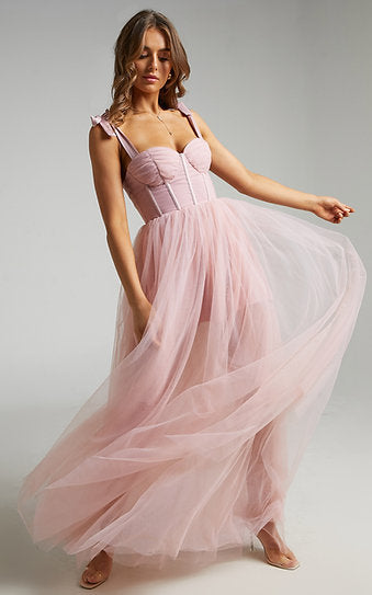 Genevieve — Vestido maxi con lazos