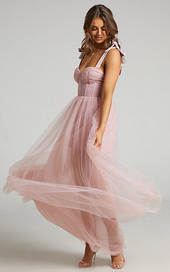 Genevieve — Vestido maxi con lazos
