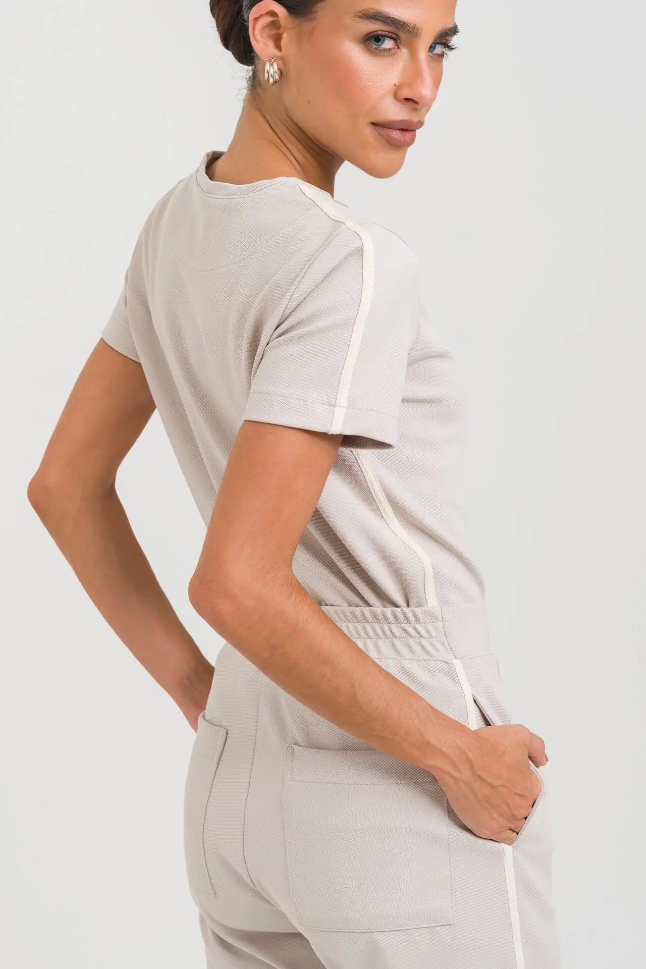 Helia — Uniforme con pantalón encauchado