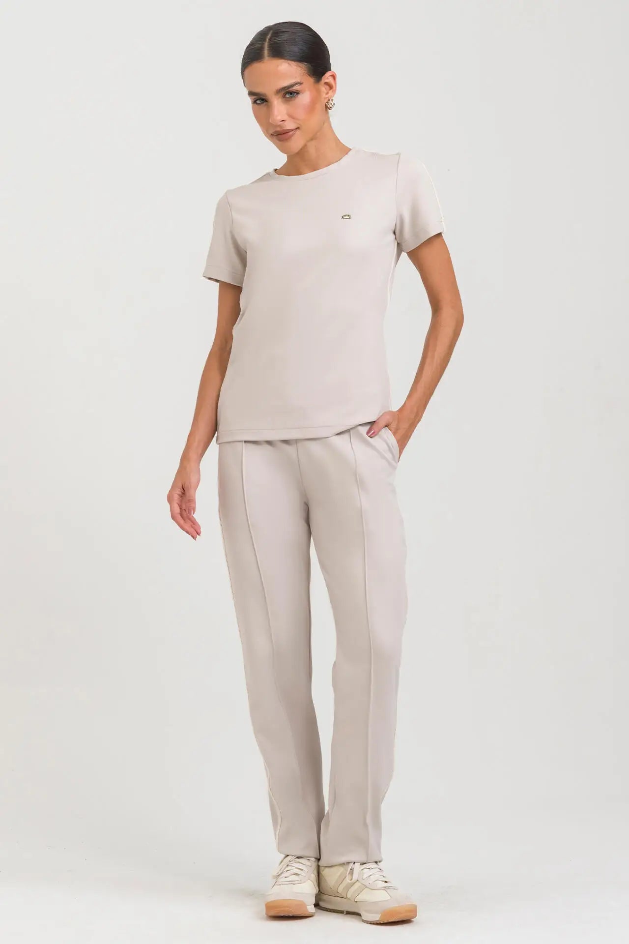 Helia — Uniforme con pantalón encauchado