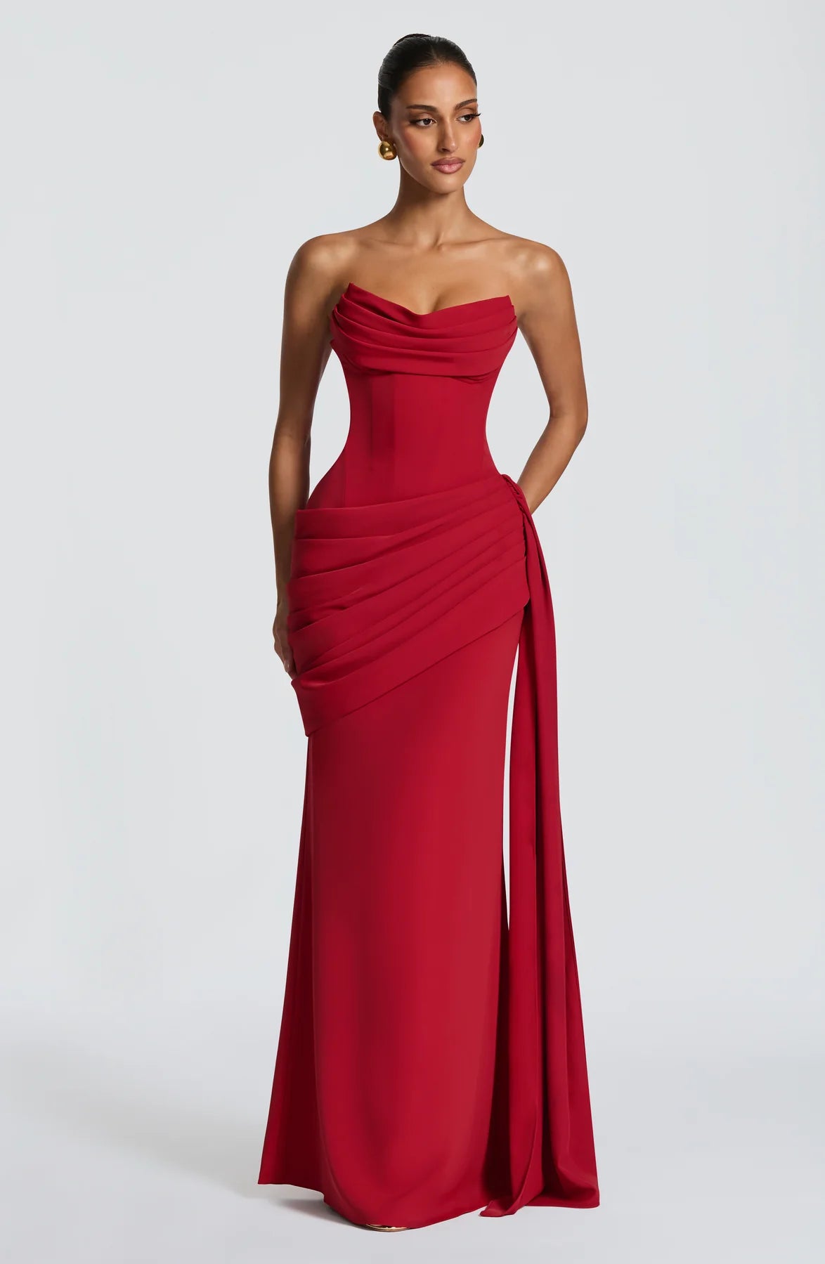 Indira — Vestido maxi corset con cola lateral