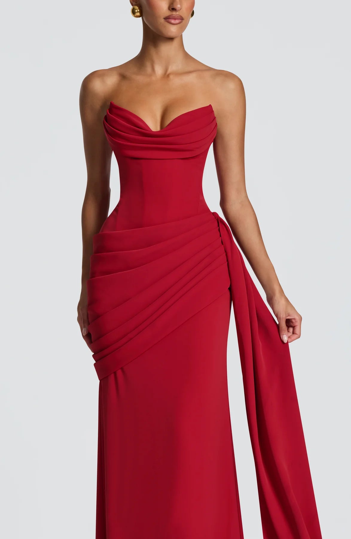 Indira — Vestido maxi corset con cola lateral