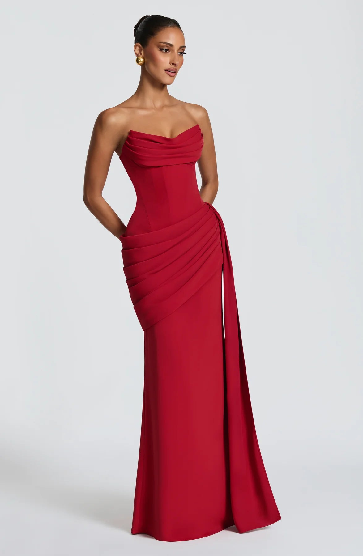 Indira — Vestido maxi corset con cola lateral