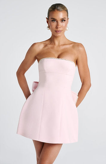 Ivy — Vestido mini con perlas y moño