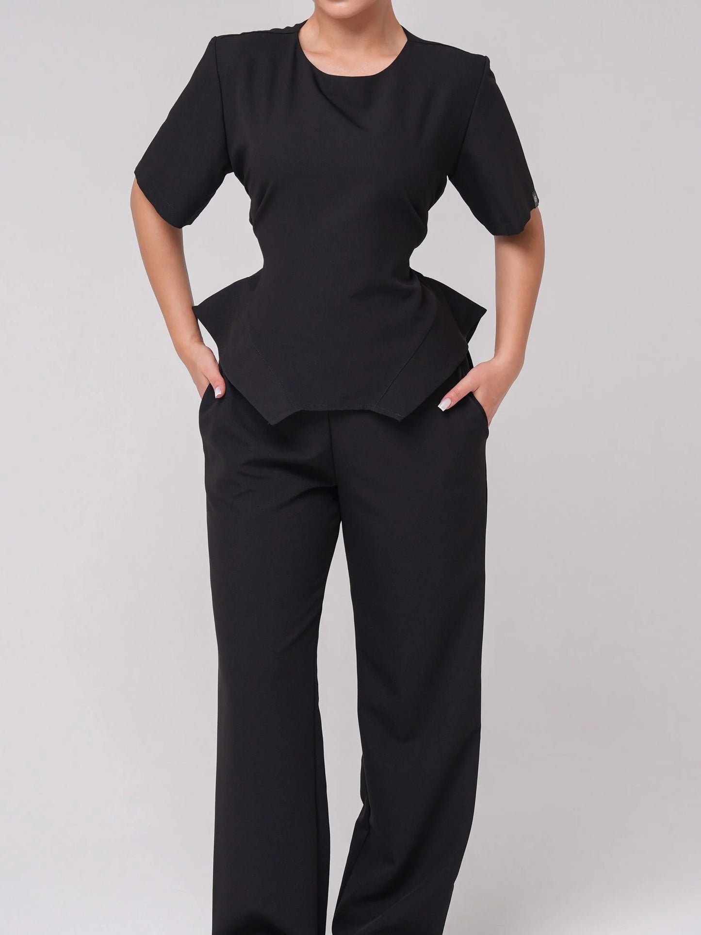 Lía — Uniforme con pantalón encauchado y corset