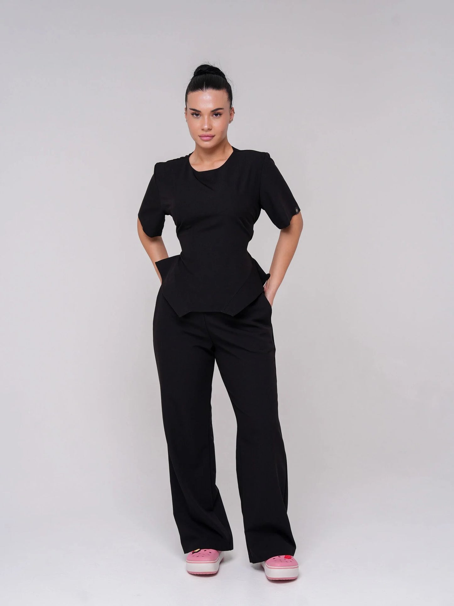 Lía — Uniforme con pantalón encauchado y corset