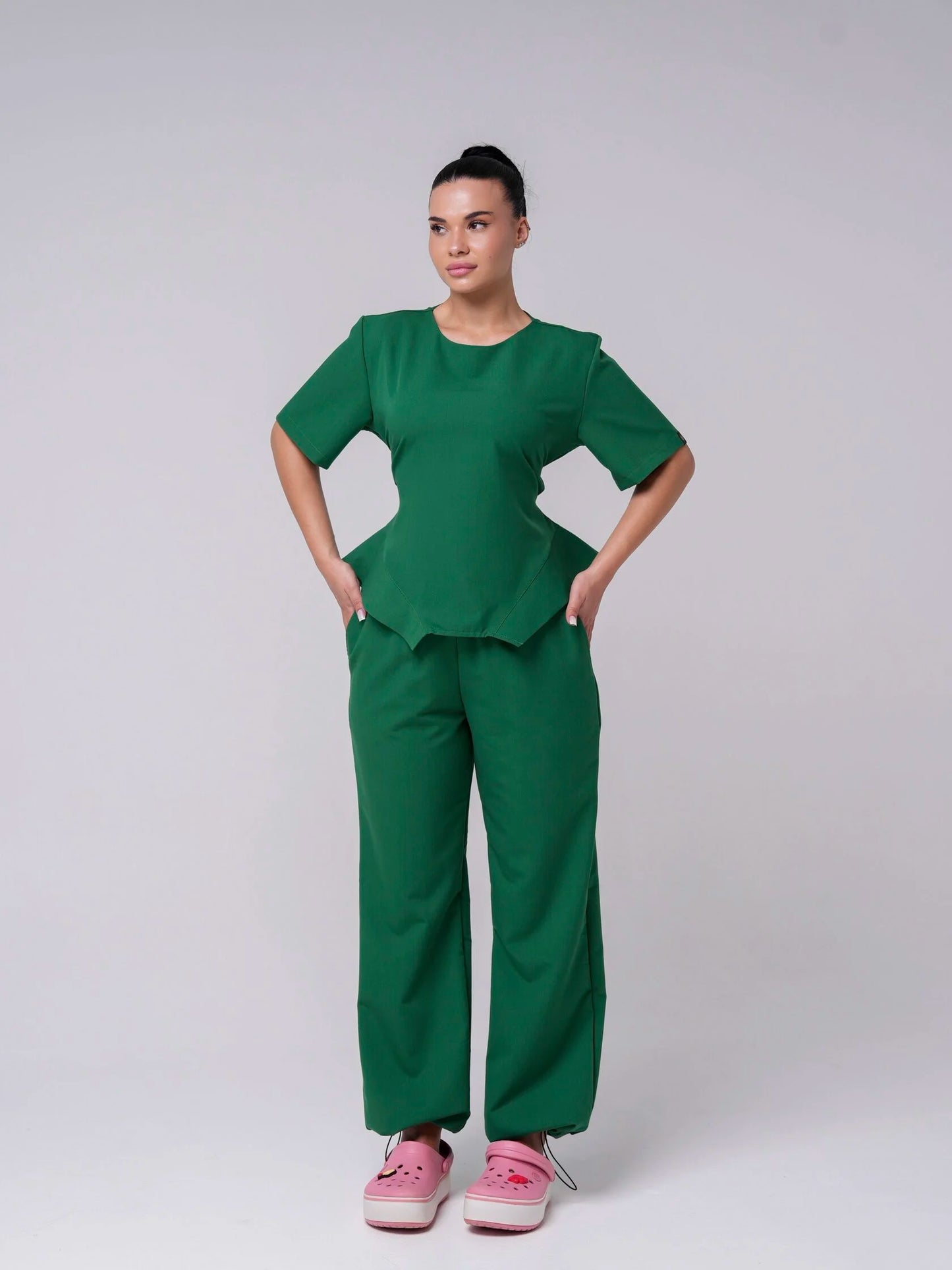 Lía — Uniforme con pantalón encauchado y corset