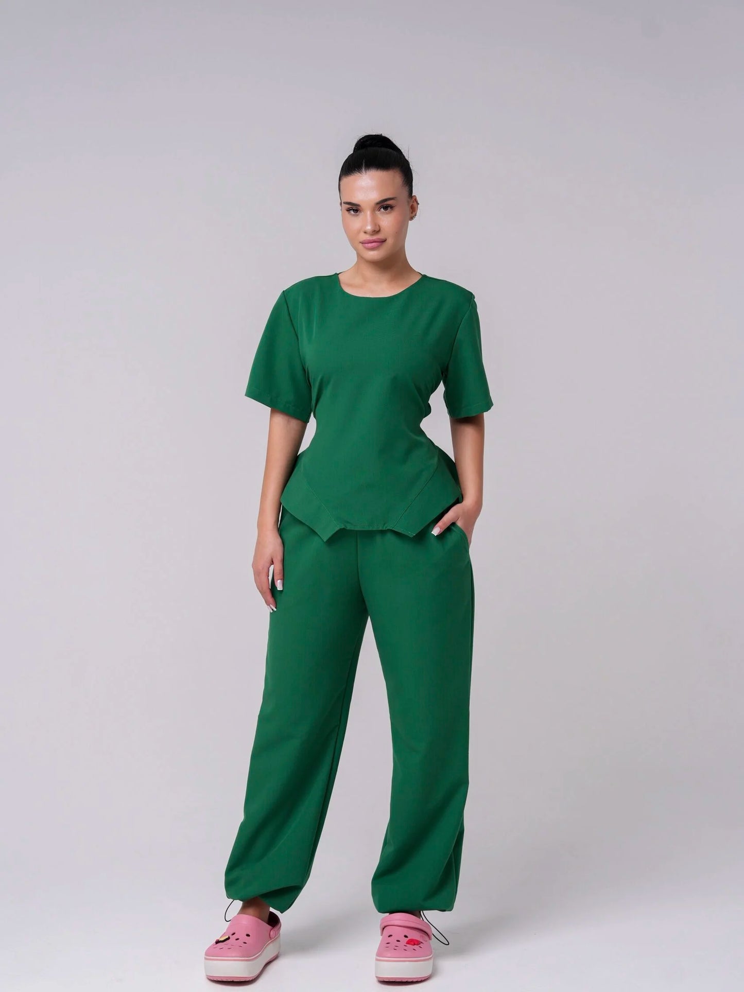 Lía — Uniforme con pantalón encauchado y corset