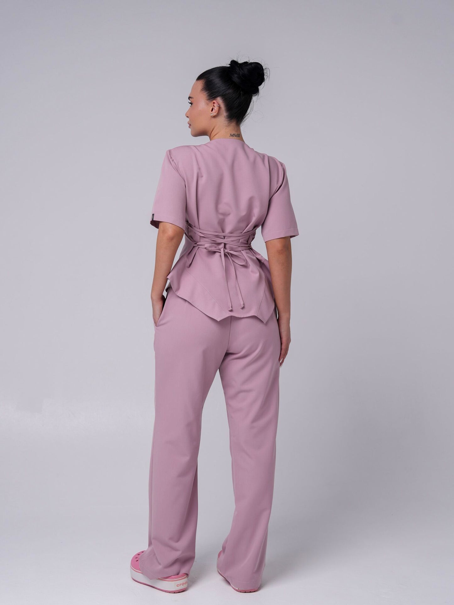 Lía — Uniforme con pantalón encauchado y corset