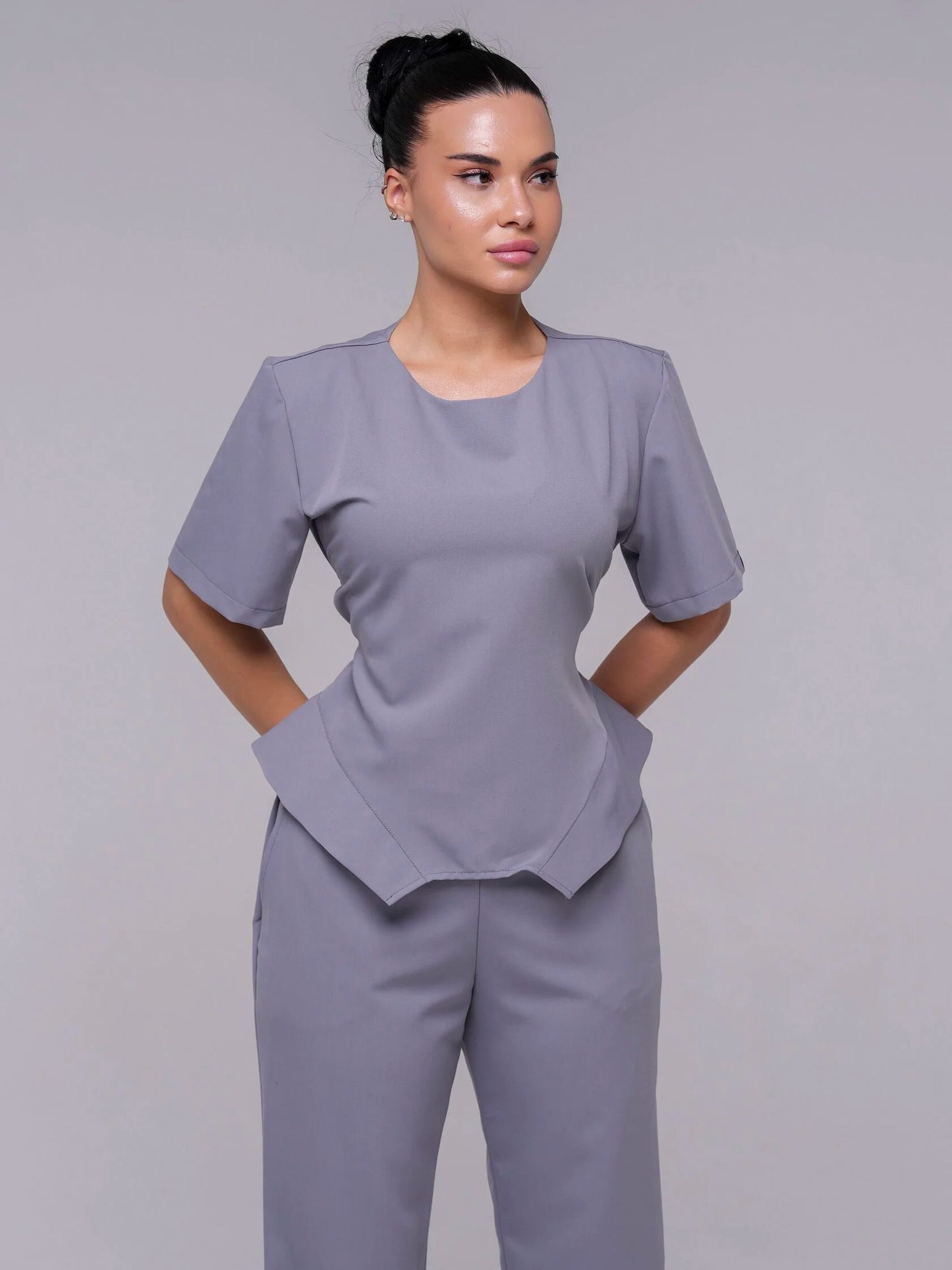 Lía — Uniforme con pantalón encauchado y corset